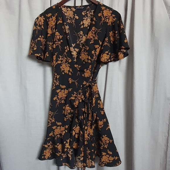 SHEIN Dresses & Skirts - Floral Wrap Dress in Black and Golden Orange Size M